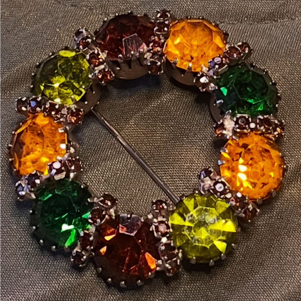 Vintage Karu Arke Rhinestone wreath brooch